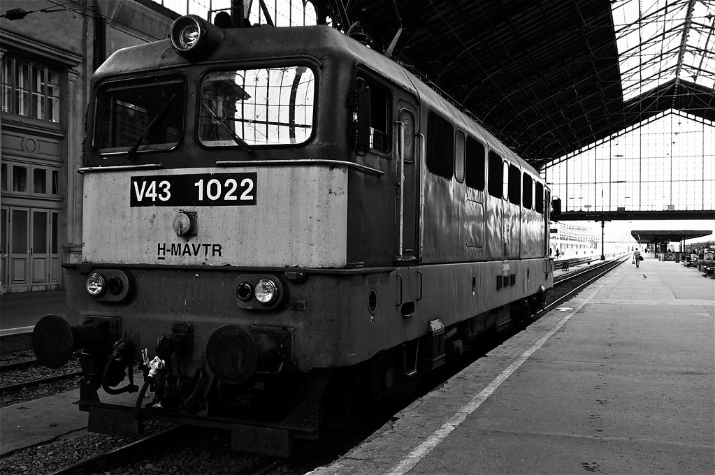 terminus-gare-centrale-buda-silhouette-DSC-1689-Version-2-rd1350.jpg