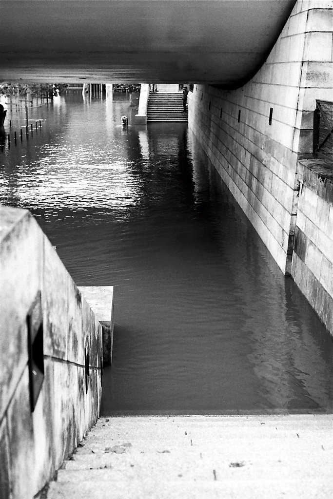 crue-W-Photo03-3-2-rd900.jpg