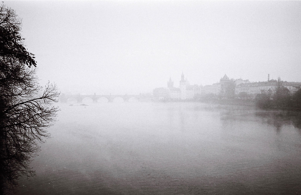 Pont-Charles-brouillard-sans-liseret-rd1350.jpg